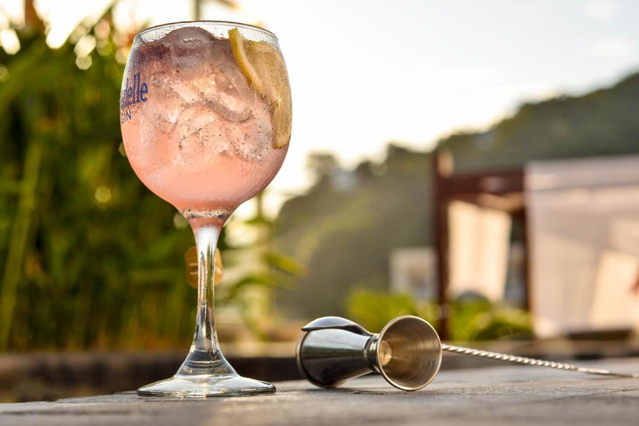 Hotel Yoo2 Rio De Janeiro, Tapestry Collection By Hilton Exterior foto A Pinky Gin and Tonic